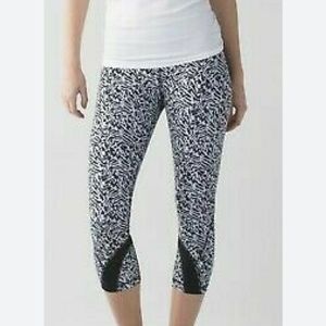 Lululemon Inspire crop II Mesh in Motion black and white patterned leggings sz4